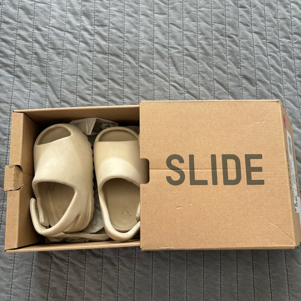 Baby Yeezy slides size 5k